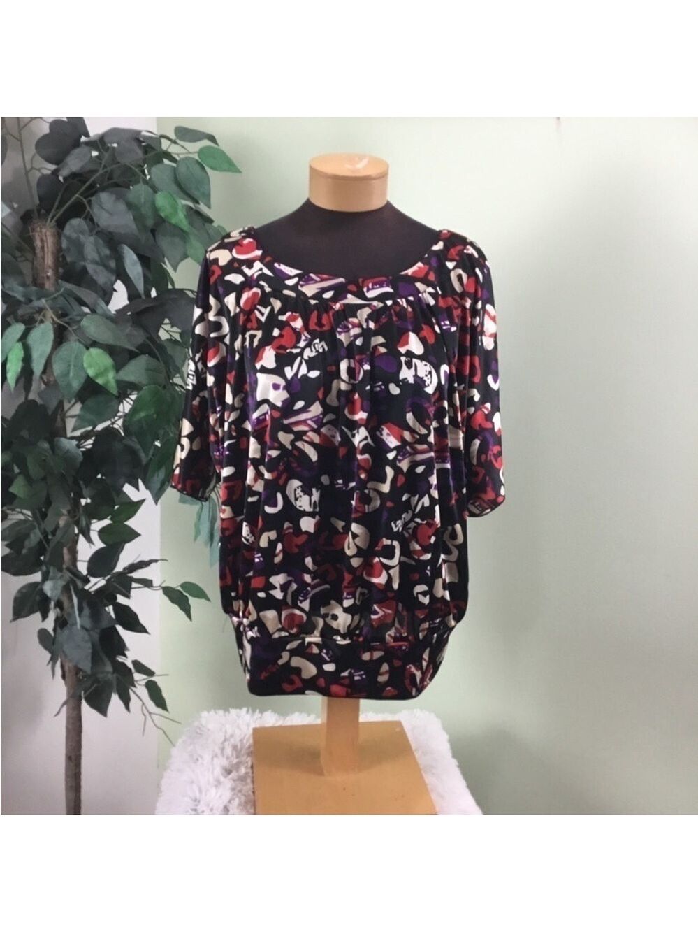 AB studio multi Color short sleeve blouse Woman’s XL  Banded bottom